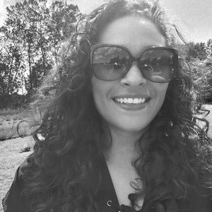 Meet your Posher, Leana